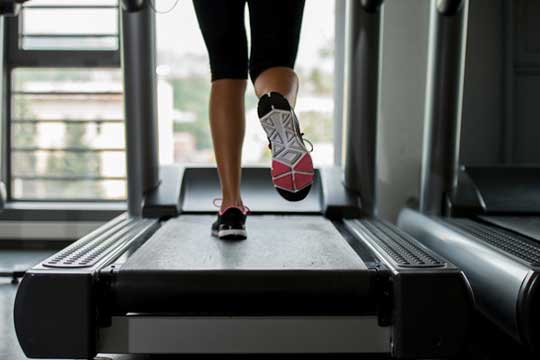 photodune-5400657-girl-running-on-treadmill-xs